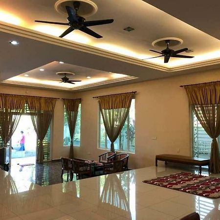 Leissa Homestay Ayer Hitam Extérieur photo