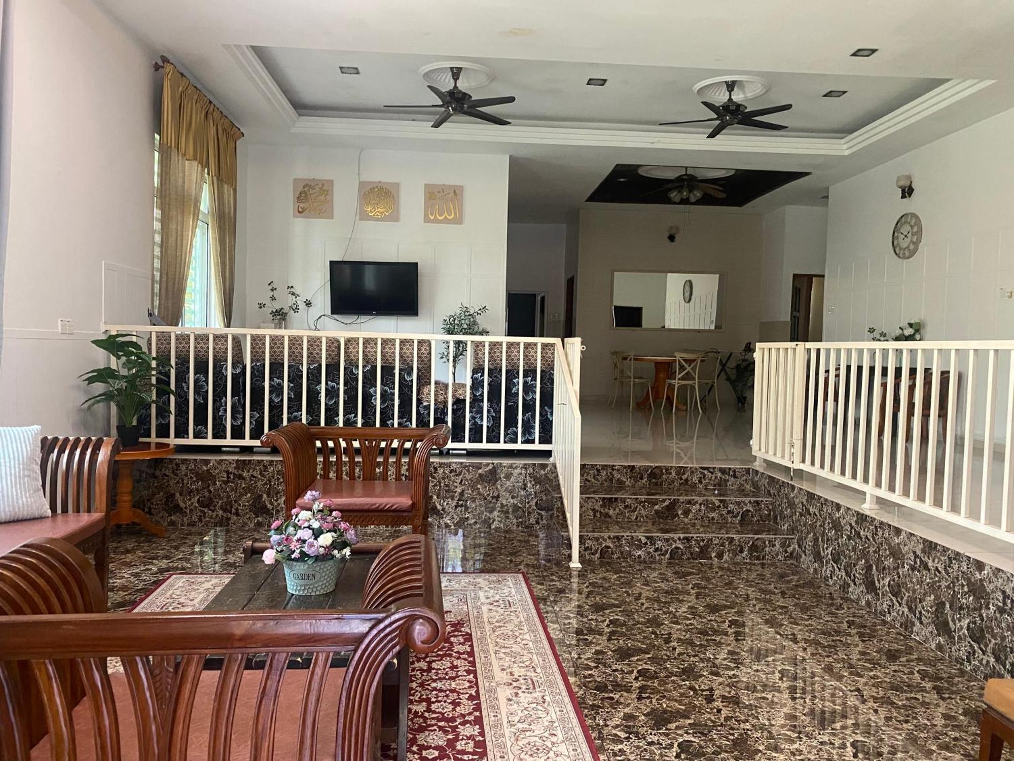 Leissa Homestay Ayer Hitam Extérieur photo