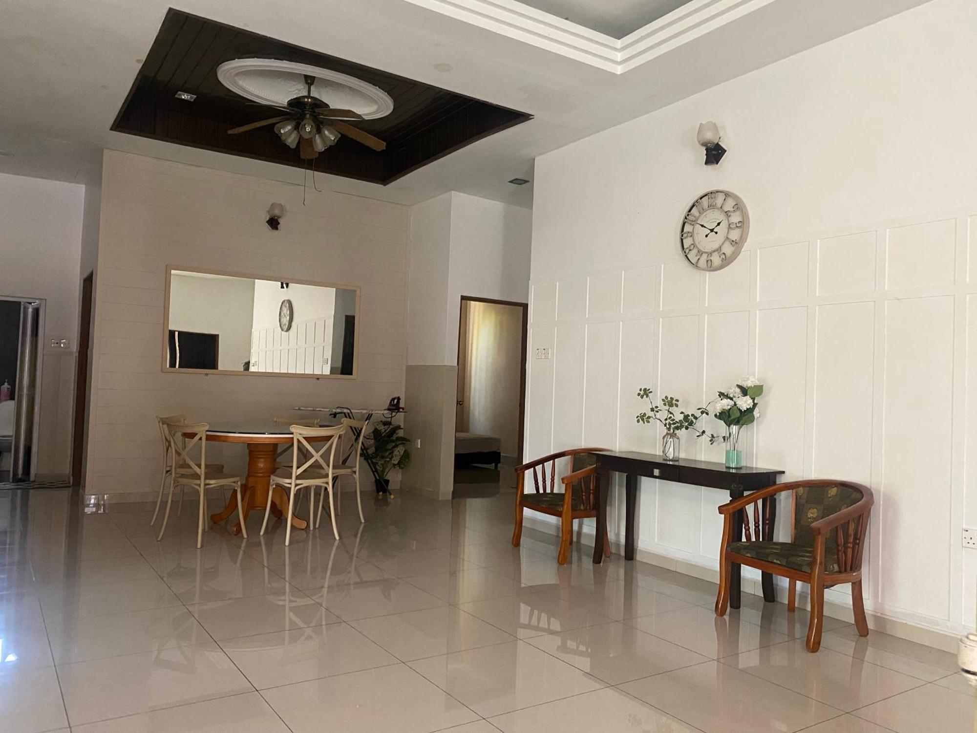 Leissa Homestay Ayer Hitam Extérieur photo