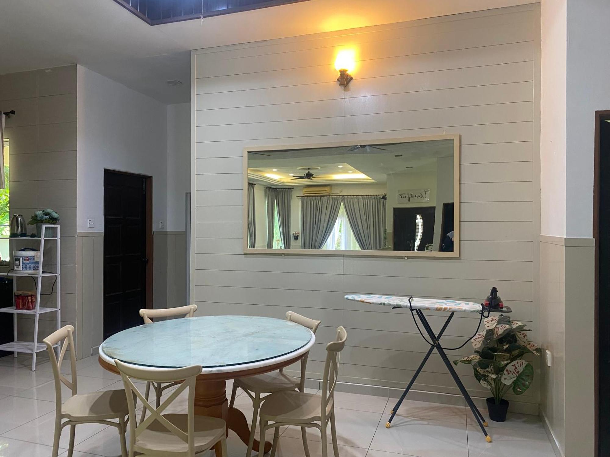 Leissa Homestay Ayer Hitam Extérieur photo