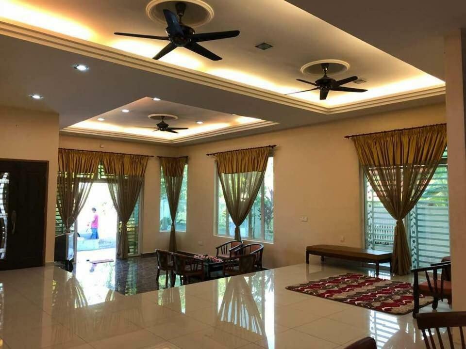 Leissa Homestay Ayer Hitam Extérieur photo